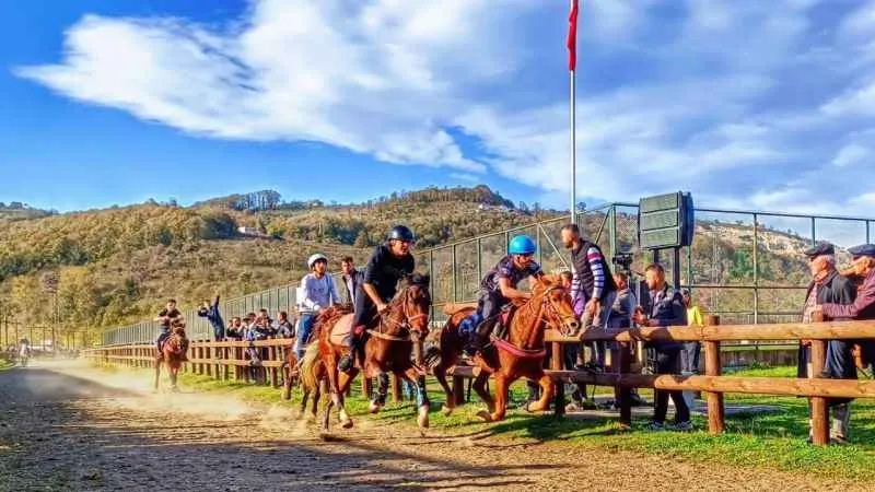 Ordu’da rahvan at yarışları büyük ilgiyle izlendi