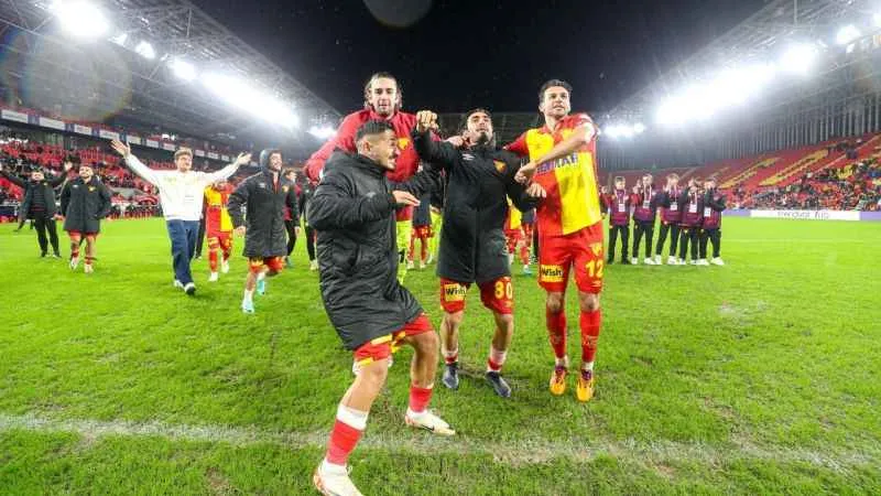 Göztepe’de Stoilov, ilk galibiyetini aldı