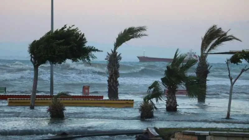 İskenderun’da 4 okulda eğitime bir gün ara verildi
