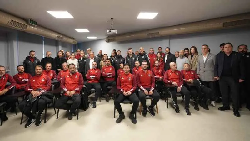 Beşiktaş Başkanı Ahmet Nur Çebi'den sporculara veda ziyareti