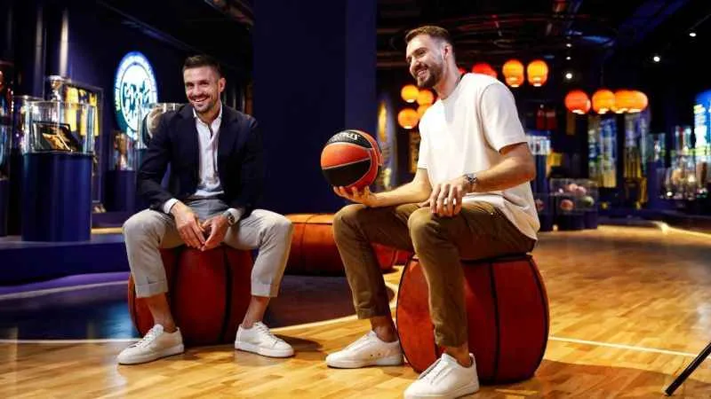 Fenerbahçe'nin Sırp sporcuları Tadic ile Guduric, bir araya geldi