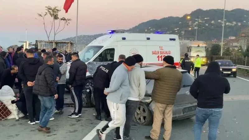 Rize’de minibüs ile otomobil çarpıştı: 4 yaralı