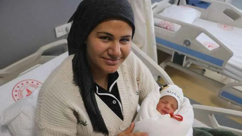 Rekor sürede tamamlanan hastanede ilk doğum gerçekleşti