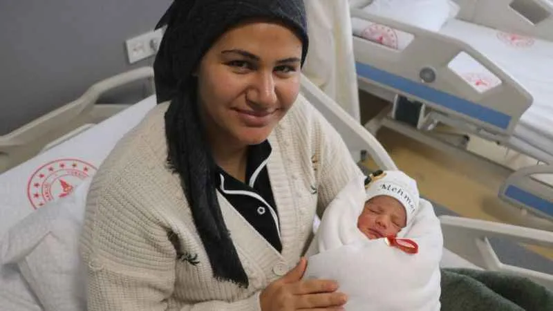 Rekor sürede tamamlanan Defne Devlet Hastanesi'nde ilk doğum