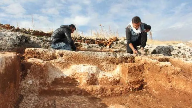 Perre’de Antik Kenti'nde 1800 yıllık boğa başı kabartması bulundu