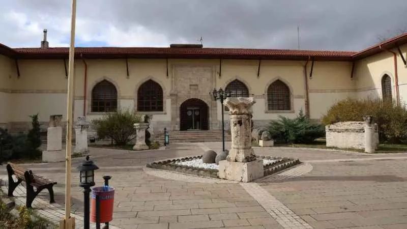 Divriği Kalesi’nde 2 bin yıllık obje bulundu