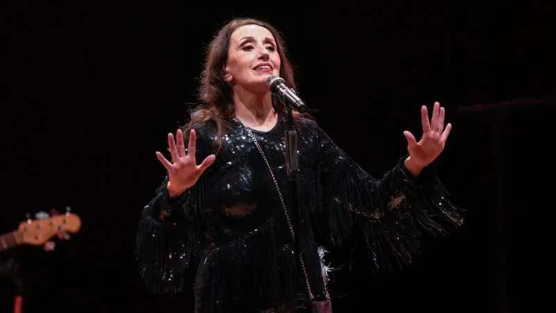 Luz Casal İstanbul'da sevenleriyle buluştu