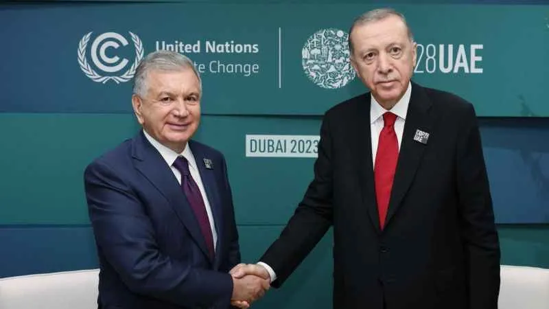 Cumhurbaşkanı Erdoğan, Özbekistanlı mevkidaşı Mirziyoyev ile görüştü