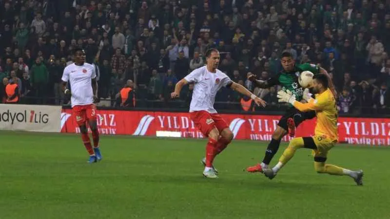Trendyol 1. Lig: Kocaelispor: 0 - Ümraniyespor: 3