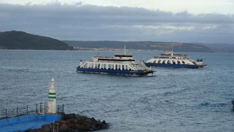 Bozcaada ve Gökçeada’ya feribot seferlerine fırtına engeli