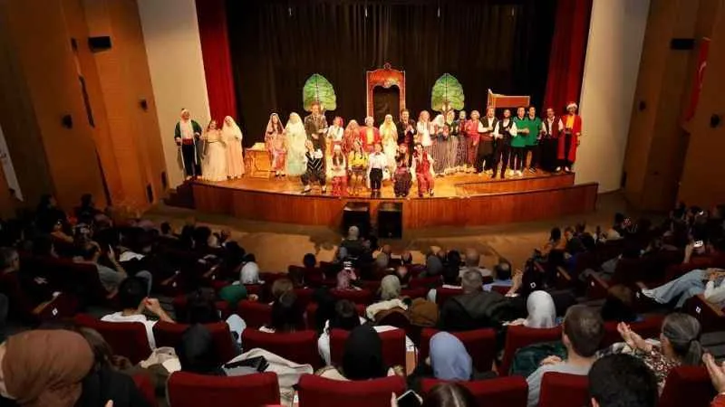 Sakarya'da Emanetçi Tiyatro keyifli anlar yaşattı