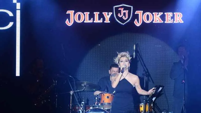 İrem Derici Bursa'ya Fiat Doblo ile geldi