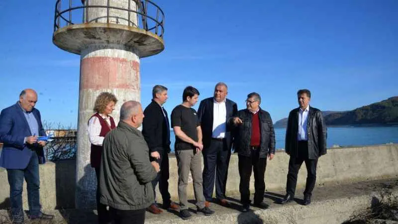 Türkeli’de fırtınanın vurduğu limanlarda hasar tespit çalışması