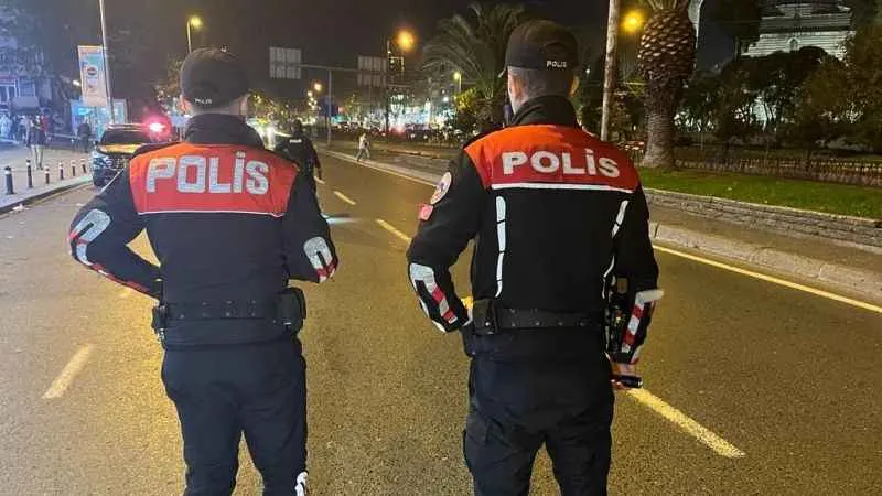 Fatih’te helikopter destekli asayiş uygulaması: 10 gözaltı