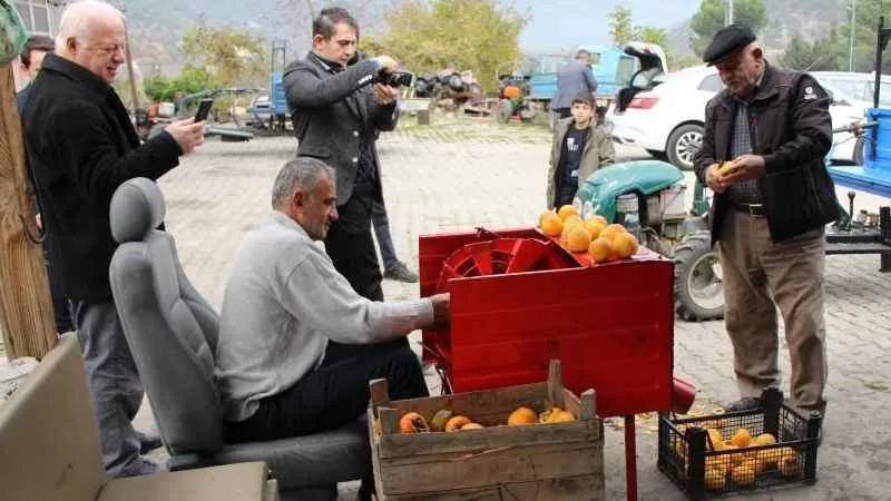 Çamaşır makinesini hurma soyma makinesine dönüştürdü