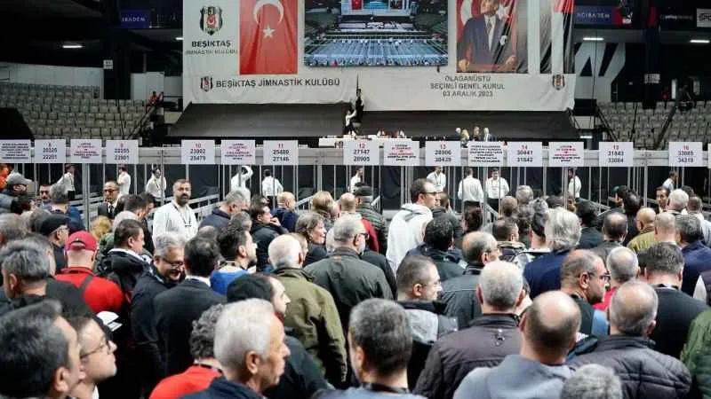 Beşiktaş'ta olağanüstü seçimli genel kurul başladı