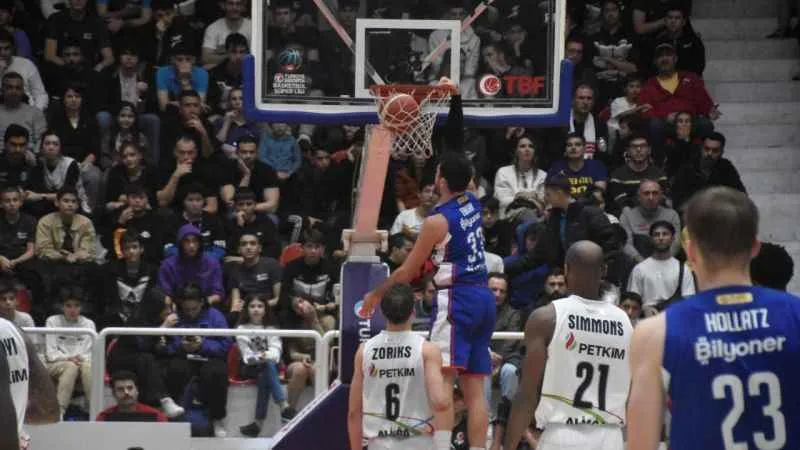 Türkiye Sigorta Basketbol Süper Ligi: Aliağa Petkimspor: 92 - A. Efes: 101