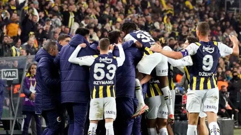 Fenerbahçe, 4 golle liderliğini sürdürdü