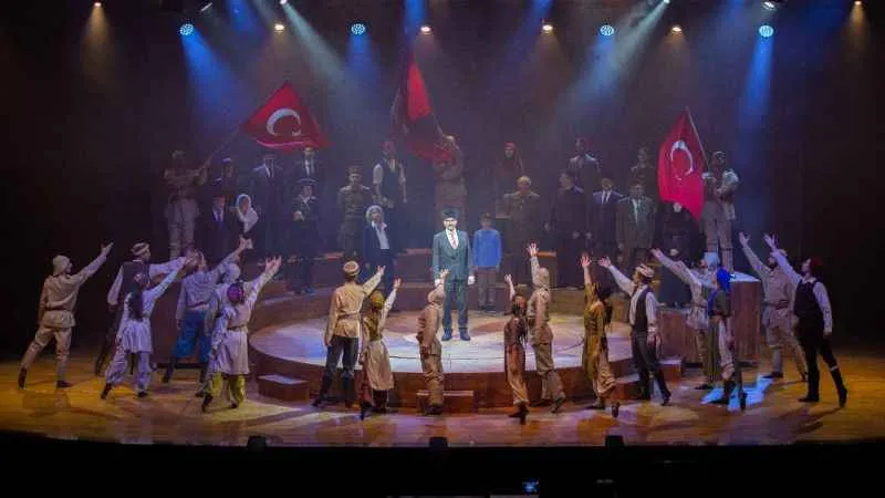  "Cumhuriyet'e Doğru" oyunu Erzurum'da sahnede
