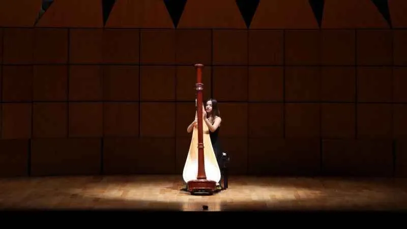 Parlayan Yıldızlar İş Sanat sahnesinde