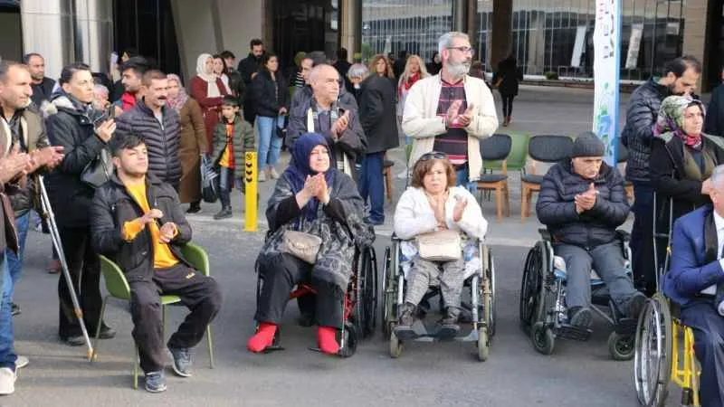 Diyarbakır’da 100 engelliye akülü araç desteği