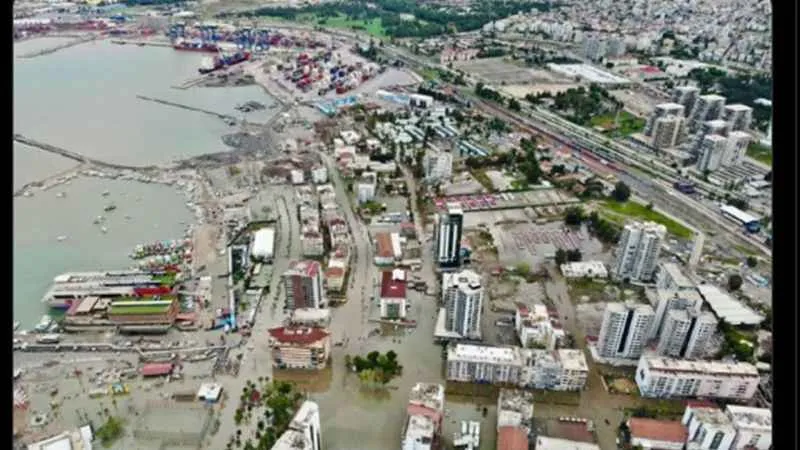İskenderun'da deniz taşkınından zarar gören vatandaşların yardımları hesaplarına yatırıldı