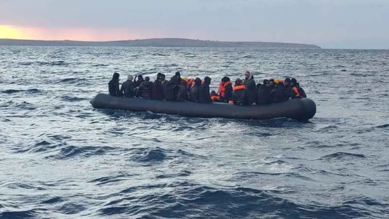 Ayvalık’ta 47 göçmen Sahil Güvenlik’ten kaçamadı