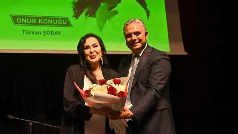 Türkan Şoray Muratpaşa'da onur konuğu oldu