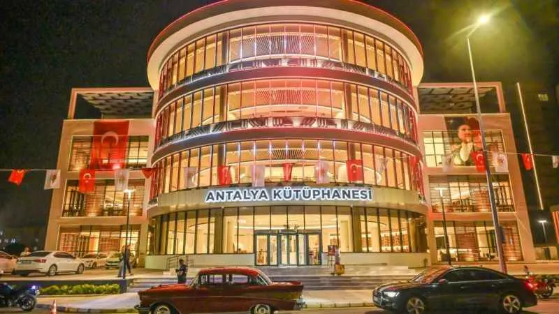 Antalya'nın 2 bin 500 kişilik kütüphanesi açılışa hazırlanıyor