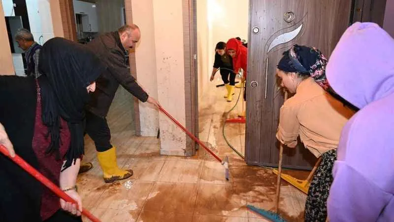 Selden zarar gören 330 esnafa 35 milyon destek ödemesi yapıldı