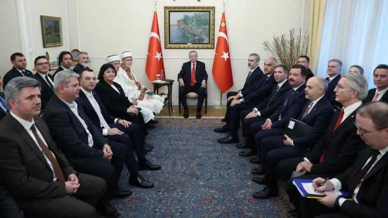 Cumhurbaşkanı Erdoğan Türkiye’nin Atina Büyükelçiliği’ni ziyaret etti