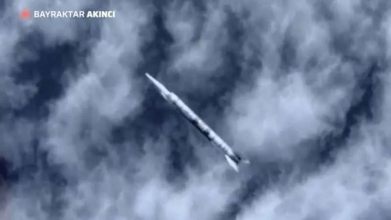 Bayraktar Akıncı'dan süpersonik füze atış testi