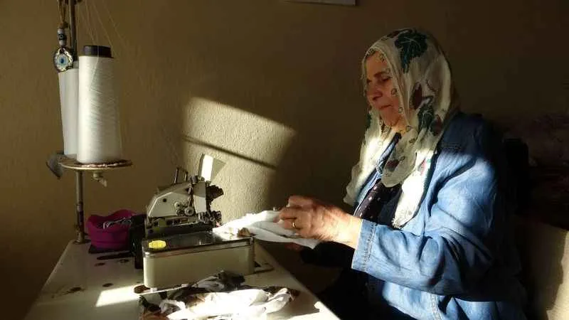 60 yılını dikiş makinesinin başında geçirdi