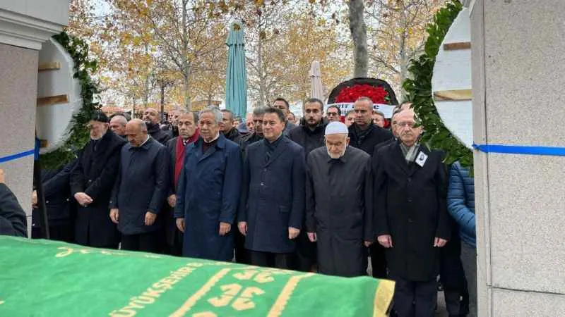 Deva Partisi lideri Babacan’ın annesi son yolculuğuna uğurlandı