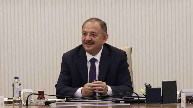 Bakan Özhaseki: "Deprem bölgesinde şehirlerimizi birlikte inşa ediyoruz"