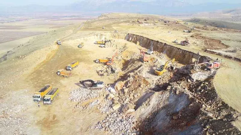 Ege’nin en büyük güneş enerji santralinde çalışmalar sürüyor