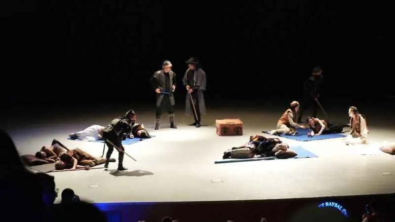 Kazakistanlı öğrenciler eski Türklerin yaşamını sahneledi