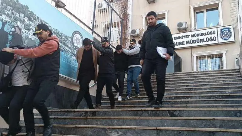 Çekmeköy’de kredi dolandırıcıları polisin ‘buluşma’ tuzağıyla yakalandı