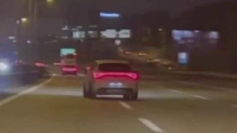 Art arda şerit değiştirerek trafiği tehlikeye atan sürücüye 4 bin 936 TL ceza