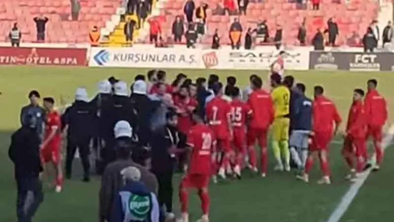 Balıkesirspor futbolcusu ve yöneticisi PFDK'ya sevk edildi
