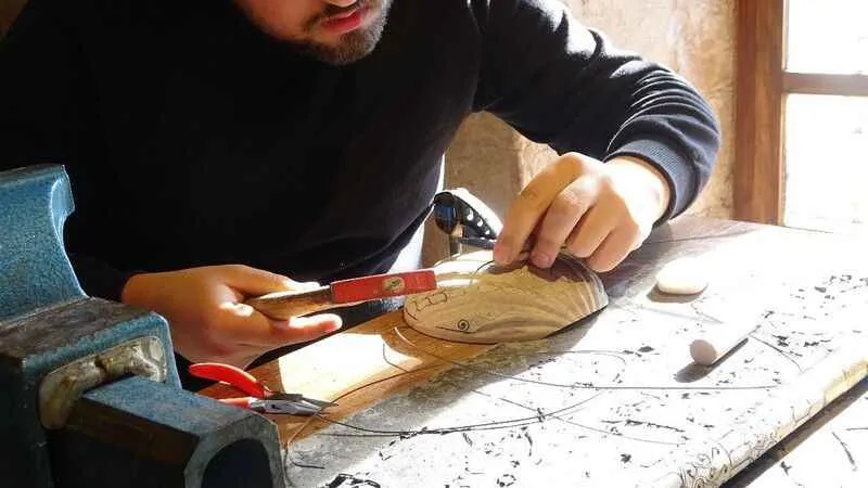 Mardinli usta, sedefçiliği tek başına ayakta tutmaya çalışıyor