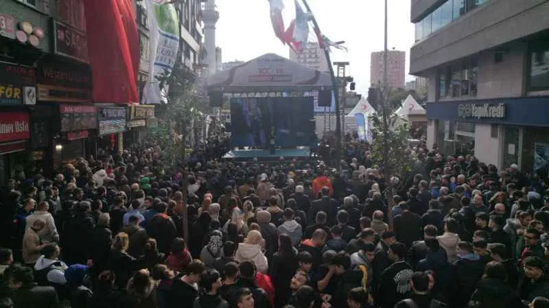 Bahçelievler Belediyesi yerli üretim olan "Cumhuriyet" isimli elektrikli tramvayı hizmete açtı