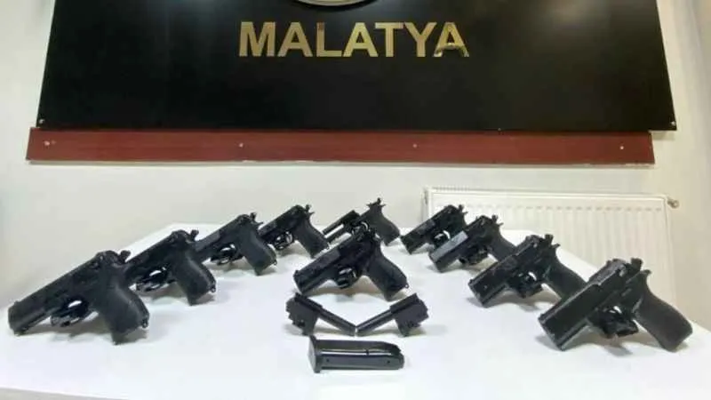 Malatya’da çok sayıda kaçak silah ele geçirildi