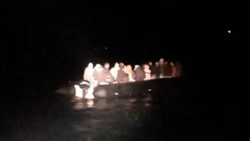 Ayvalık açıklarında 44 düzensiz göçmen yakalandı