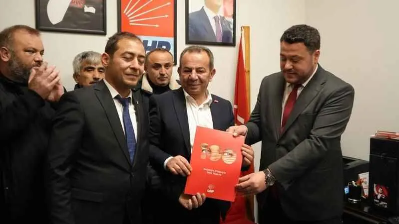CHP’ye geri dönen Tanju Özcan, belediye başkanlığı için resmen aday oldu