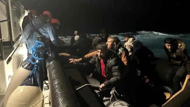 324 göçmen karaya çıkartıldı