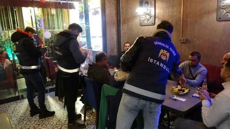 Taksim'de yılbaşı öncesi iş yerlerine denetim yapıldı