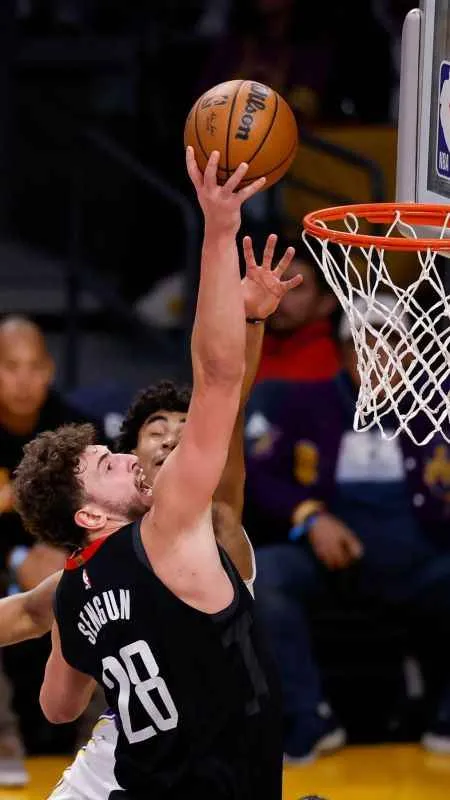 Alperen’in 15 sayısı Houston’a galibiyeti getirdi