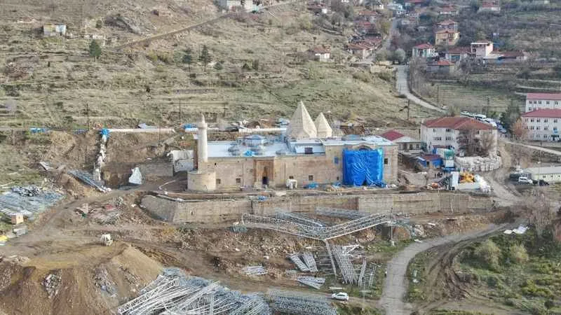 Sivas Divriği Ulu Cami'yi kapatan geçici örtü kaldırıldı