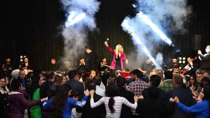 Esenyurtlular kardeşlik halayında buluştu